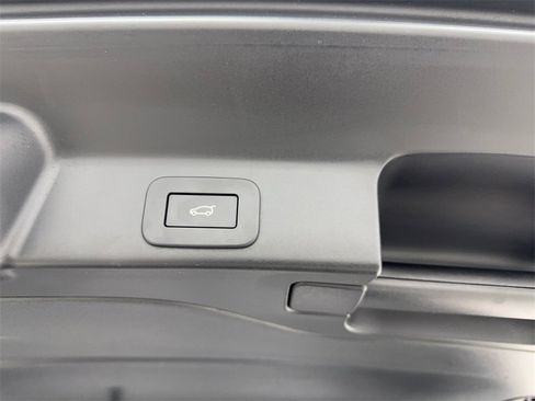 Used 2024 Jaguar F-PACE R-Dynamic S image 79