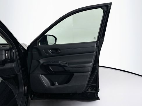 Used 2024 Nissan Pathfinder S image 30