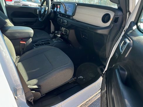 Used 2024 Jeep Gladiator Sport image 18
