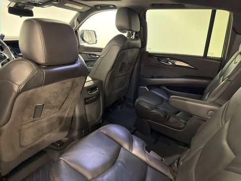 Used 2020 Cadillac Escalade ESV Platinum w/ Escalade Sport Edition image 21