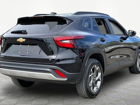 Used 2025 Chevrolet Trax LT image 5