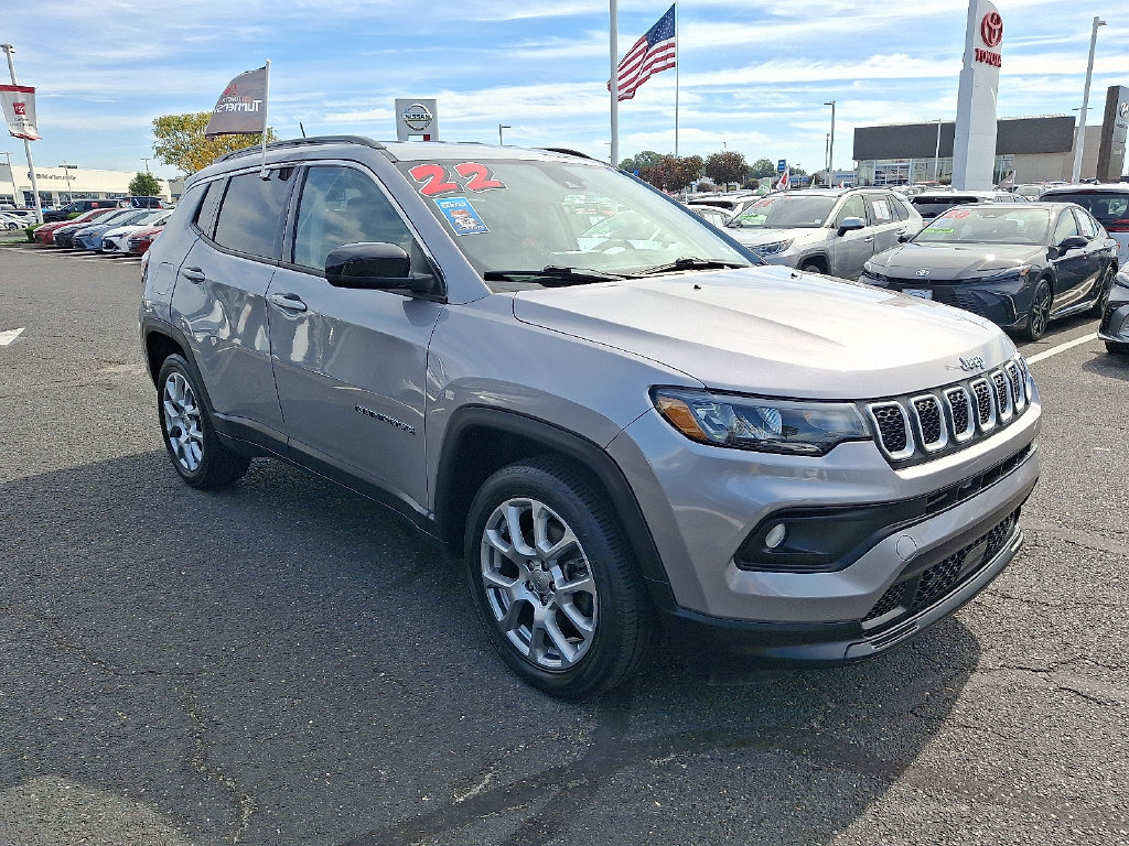 Used 2022 Jeep Compass Latitude AWD/4WD image 3