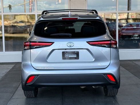 Certified 2022 Toyota Highlander XLE image 10