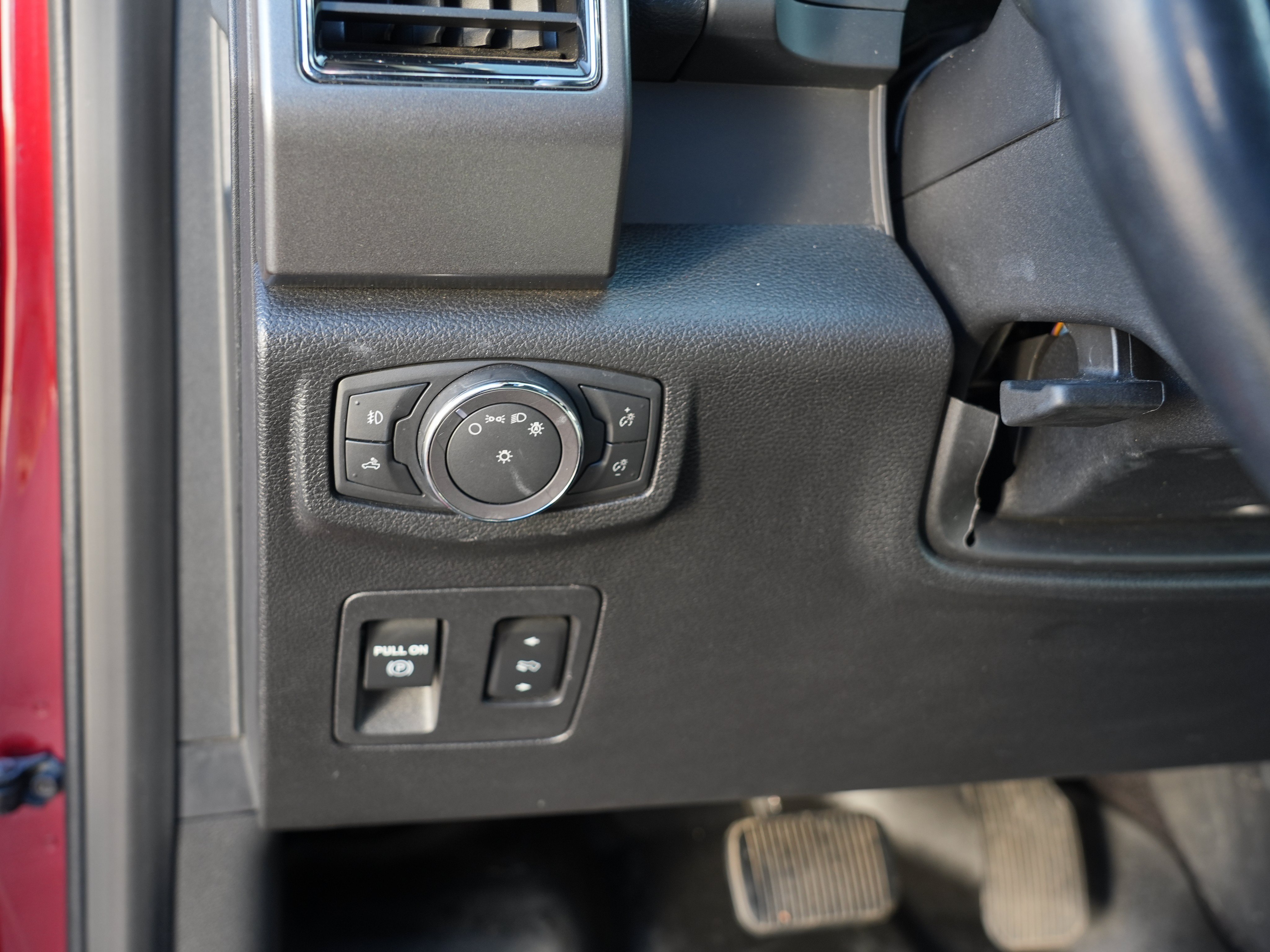 Used 2018 Ford F150 XLT w/ Equipment Group 302A Luxury AWD/4WD image 18