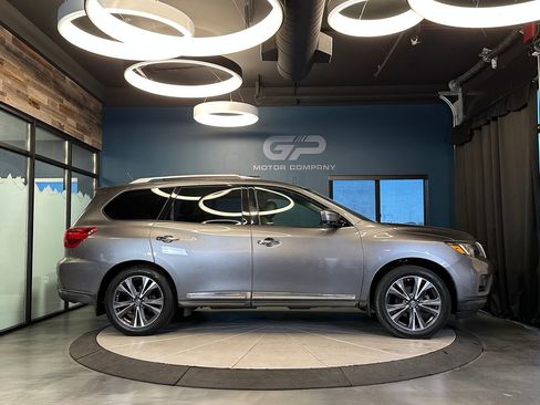 Used 2017 Nissan Pathfinder Platinum AWD/4WD image 2