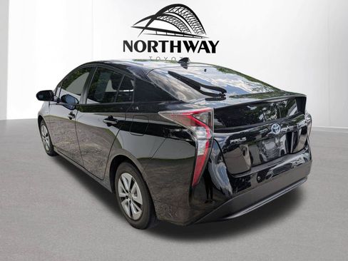 Used 2018 Toyota Prius Two w/ Prius Two Safety Plus Package FWD image 5
