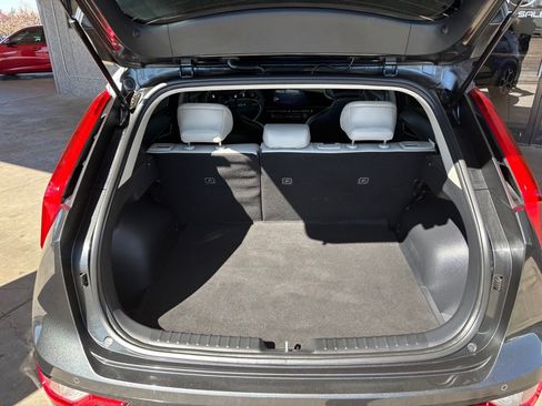 Used 2025 Kia Niro EX Touring image 25
