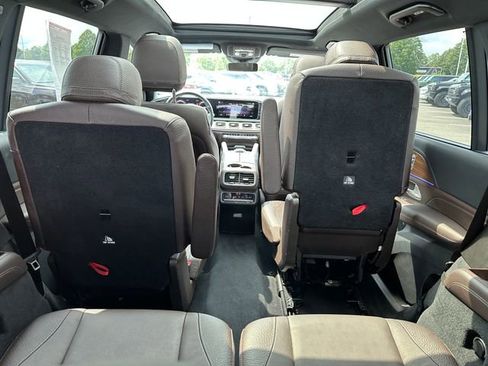 Used 2023 Mercedes-Benz GLS 450 4MATIC image 14