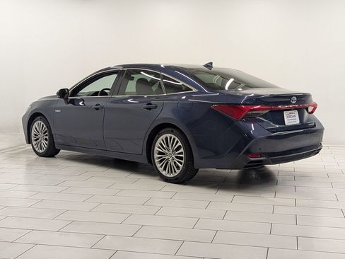 Used 2019 Toyota Avalon Limited image 2