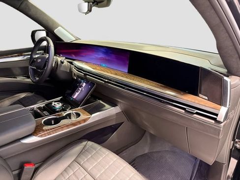 Certified 2025 Cadillac Escalade Sport Platinum w/ LPO, ONYX Package AWD/4WD image 28
