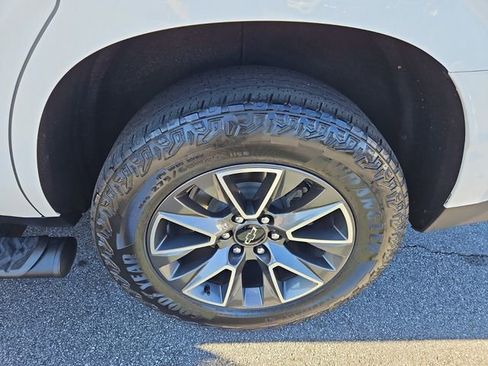 Used 2024 Chevrolet Tahoe Z71 w/ Luxury Package image 25