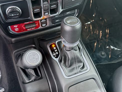 Used 2024 Jeep Wrangler Unlimited Rubicon 4xe image 14