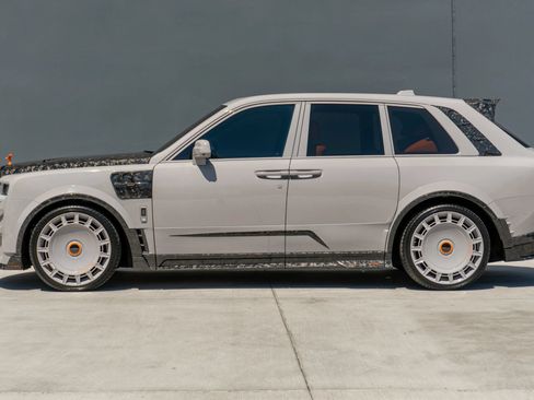 Used 2026 Rolls-Royce Cullinan AWD/4WD image 2