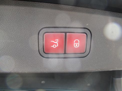 Used 2013 Mercedes-Benz E 350 4MATIC Sedan image 17