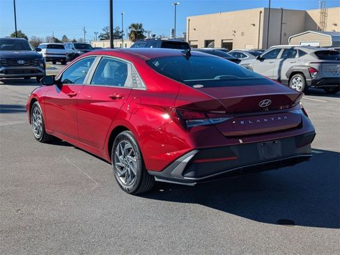 Certified 2024 Hyundai Elantra SEL image 8