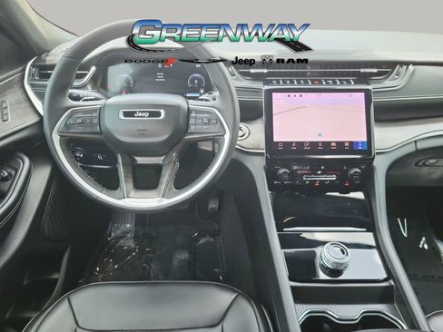 Used 2025 Jeep Grand Cherokee Limited w/ Black Appearance Package RWD image 10