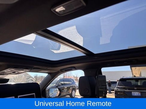 Used 2023 GMC Yukon Denali w/ Advanced Technology Package AWD/4WD image 12