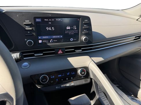 Certified 2022 Hyundai Elantra SEL w/ Preferred Accessory Package FWD image 12
