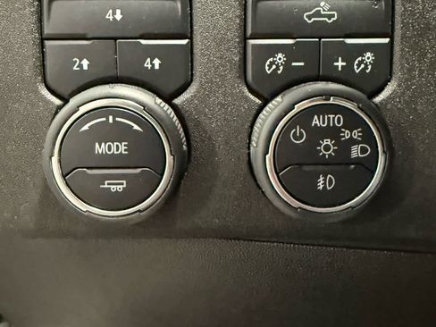 Used 2025 Chevrolet Silverado 2500 LT w/ Convenience Package image 26