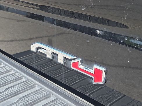 Used 2023 GMC Sierra 1500 AT4 w/ Technology Package AWD/4WD image 8