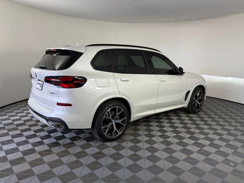 New 2026 BMW X5 xDrive40i w/ M Sport Package AWD/4WD image 9