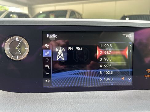 Used 2021 Lexus ES 250 w/ Premium Package AWD/4WD image 28