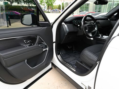 Used 2025 Land Rover Range Rover SE AWD/4WD image 15