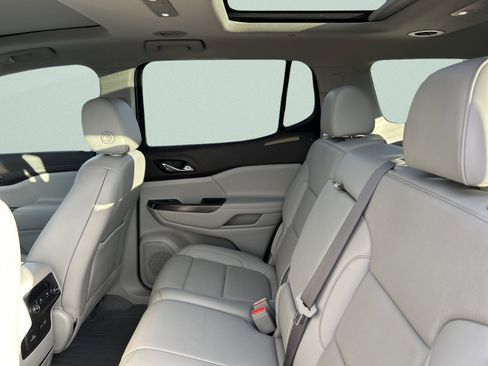 Used 2023 GMC Acadia SLT image 25