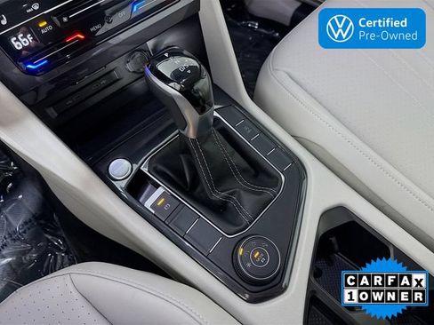 Certified 2024 Volkswagen Tiguan SE AWD/4WD image 17