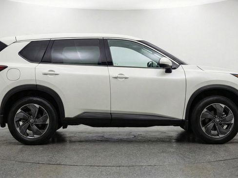 Used 2025 Nissan Rogue SV image 9