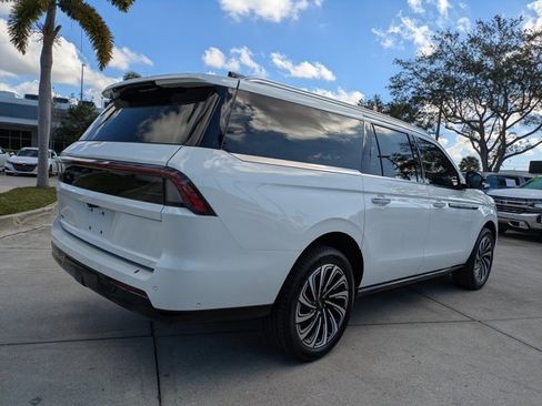 Used 2025 Lincoln Navigator L Black Label image 4