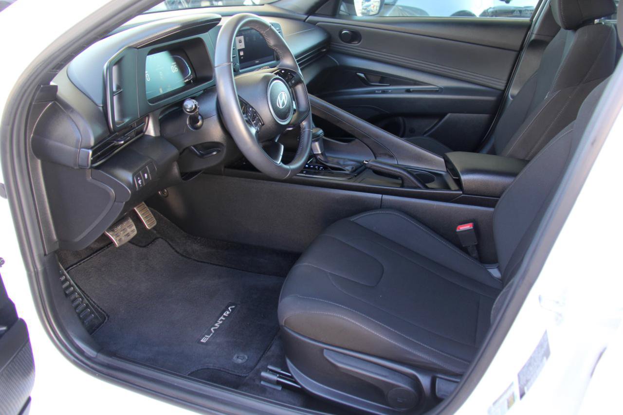 Used 2025 Hyundai Elantra Sport FWD image 21