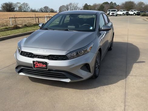 Used 2024 Kia Forte LXS image 4