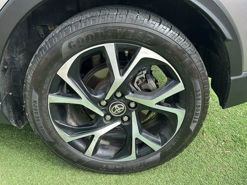 Used 2018 Toyota C-HR XLE image 42