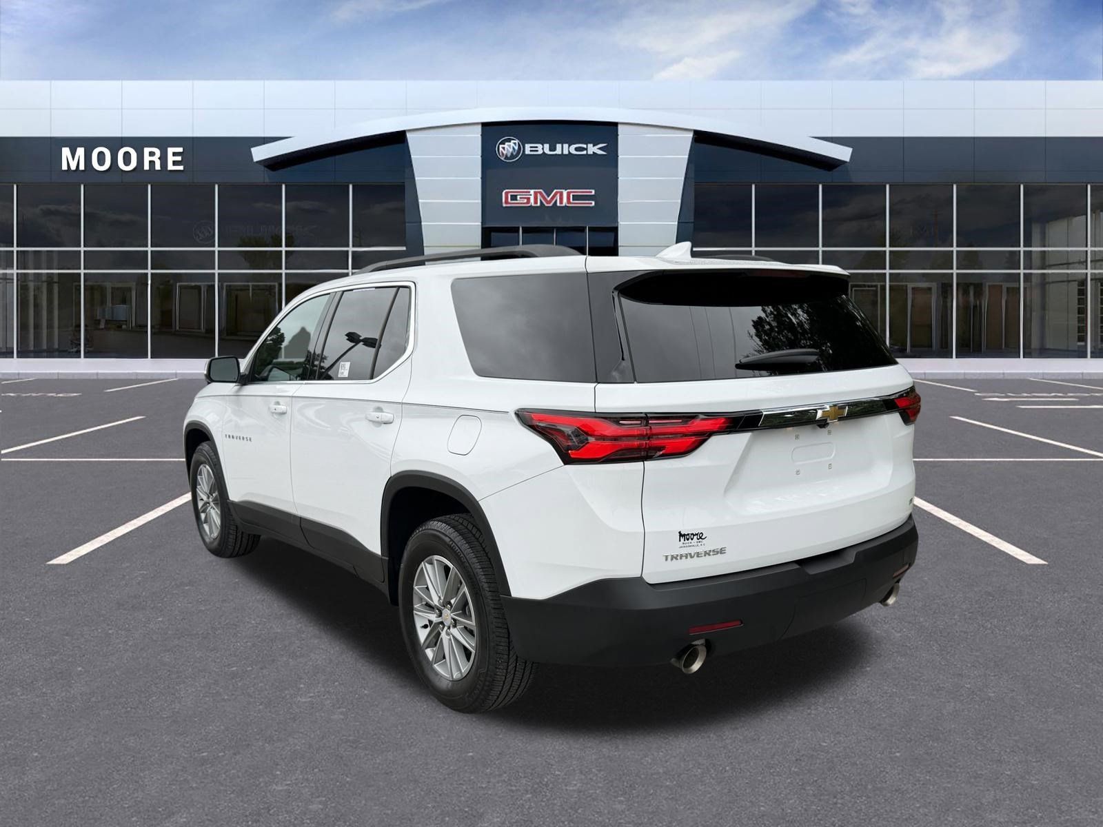 Used 2023 Chevrolet Traverse LT FWD image 5