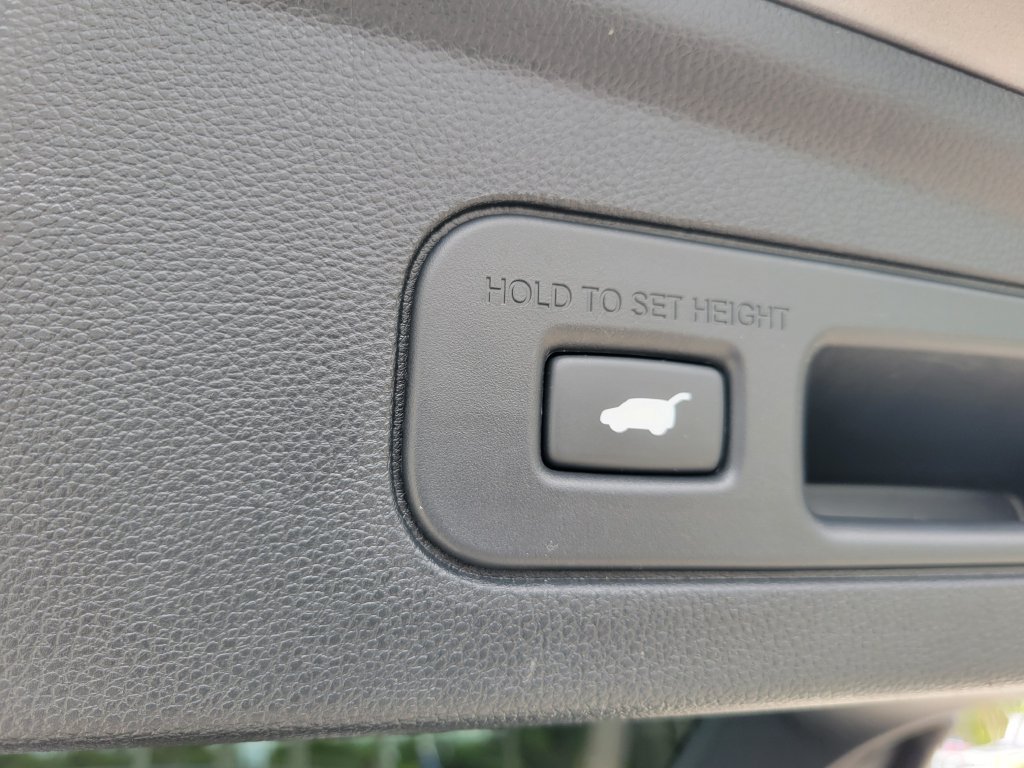 Used 2025 Acura MDX w/ Technology Package FWD image 9