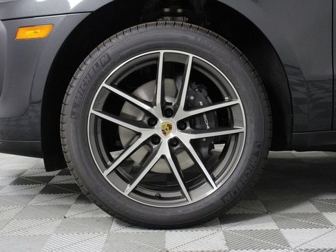 New 2026 Porsche Macan image 17