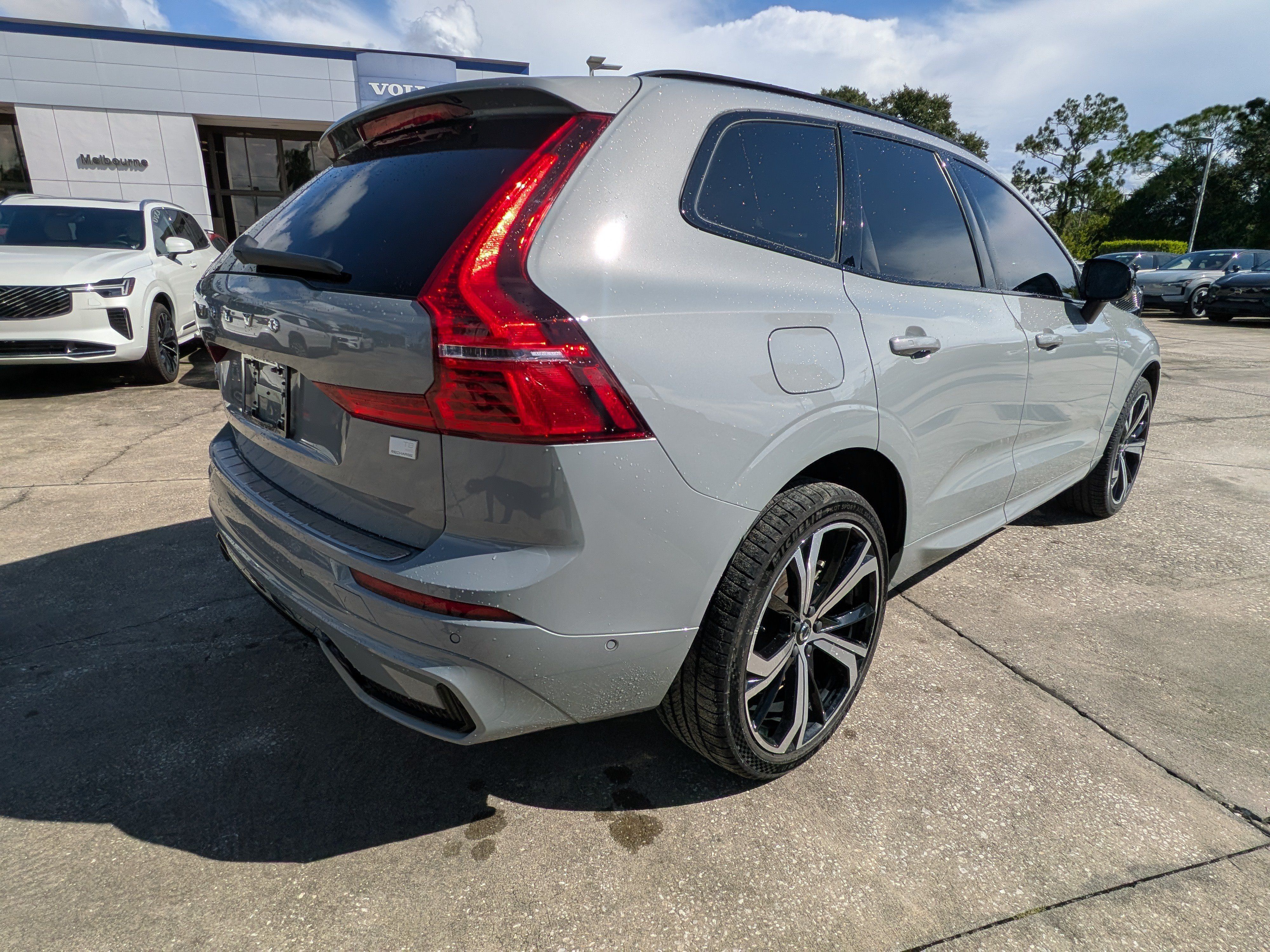 Certified 2024 Volvo XC60 T8 Ultimate w/ Protection Package Premier AWD/4WD image 3
