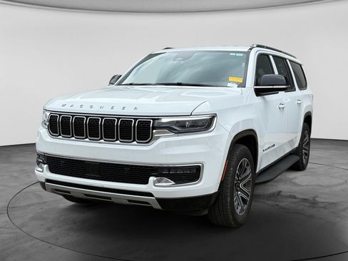 Used 2025 Jeep Wagoneer L Series II AWD/4WD image 4