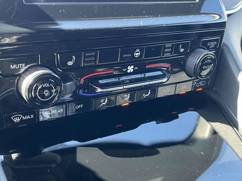 Used 2024 Jeep Grand Cherokee Altitude image 5