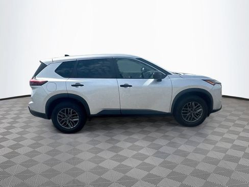 Used 2024 Nissan Rogue S FWD image 4