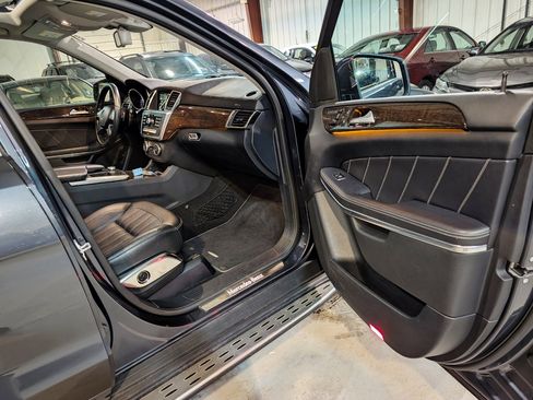 Used 2013 Mercedes-Benz GL 450 4MATIC image 31