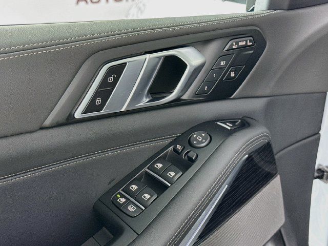 Used 2026 BMW X7 xDrive40i w/ M Sport Package AWD/4WD image 18