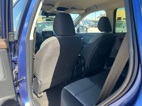 Used 2023 Nissan Rogue SV image 16