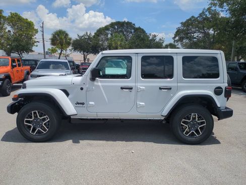 New 2026 Jeep Wrangler Unlimited Sahara AWD/4WD image 8