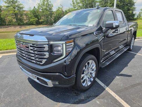 Used 2025 GMC Sierra 1500 Denali AWD/4WD image 4