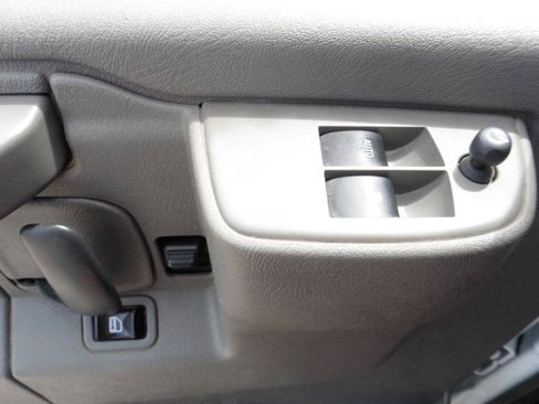 Used 2017 Chevrolet Express 3500 RWD image 9
