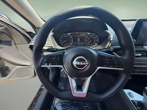 Used 2024 Nissan Altima 2.5 SV FWD image 17