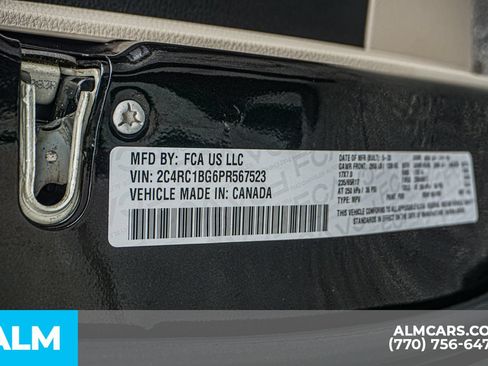 Used 2023 Chrysler Pacifica Touring-L FWD image 60