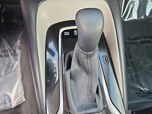 Used 2021 Toyota Corolla LE image 12